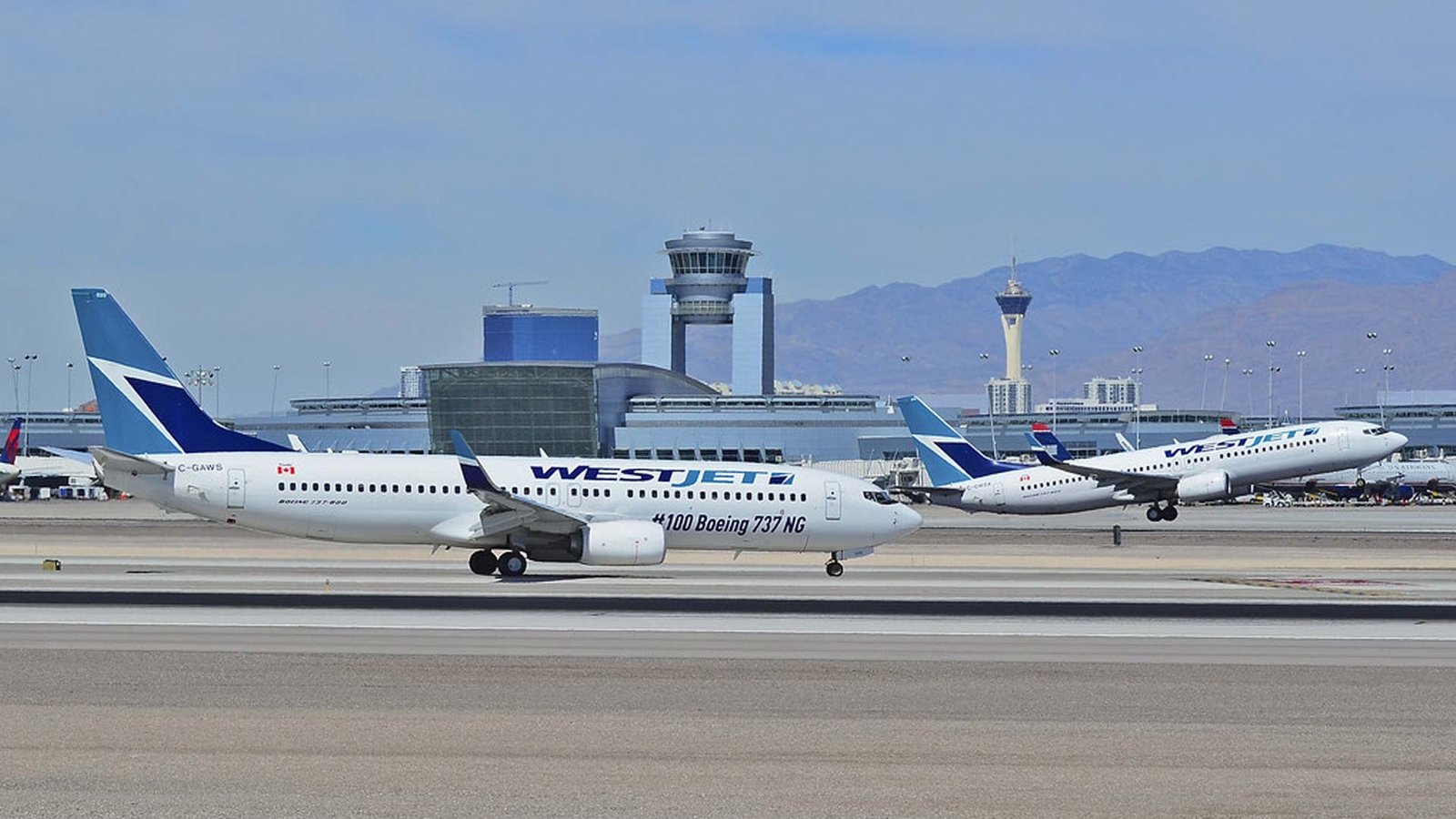 Air Canada A-320 by BriYYZ is licensed under CC BY-SA 2.0